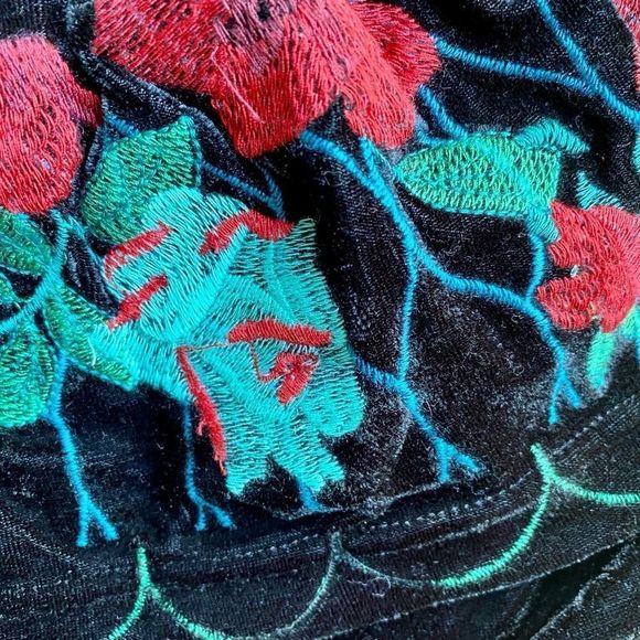 Umgee Black Velvet Off Shoulder Embroidered Dress Size S - Picture 5 of 8